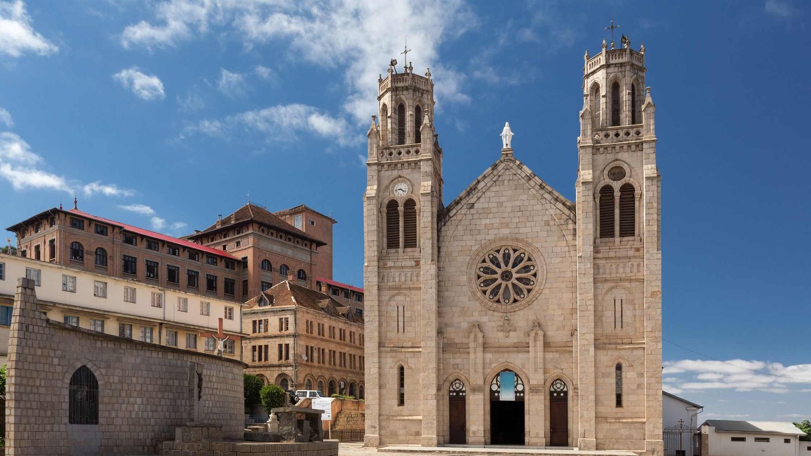 Exploring Antananarivo: Top 10 Must-Visit Places and Essential Travel Tips